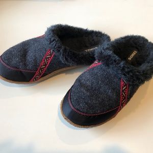 Sorel Slippers - women's 8 - grey/black with red